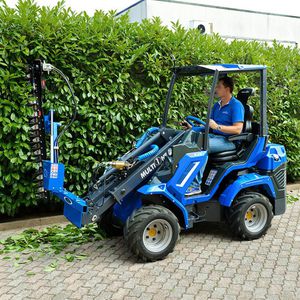 carregadeira compacta 1