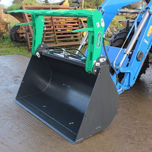 caçamba para limpeza de áreas agrícolas 1