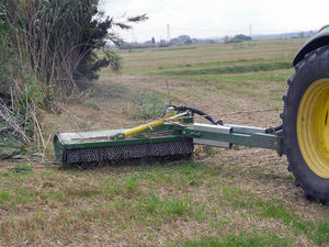 triturador agrícola traseiro