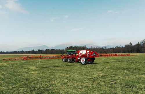 Pulverizador de arrasto - AGS 2500 HP X - AGROMEHANIKA d.d. - para grandes áreas de cultivo / hidráulico / com braços retráteis