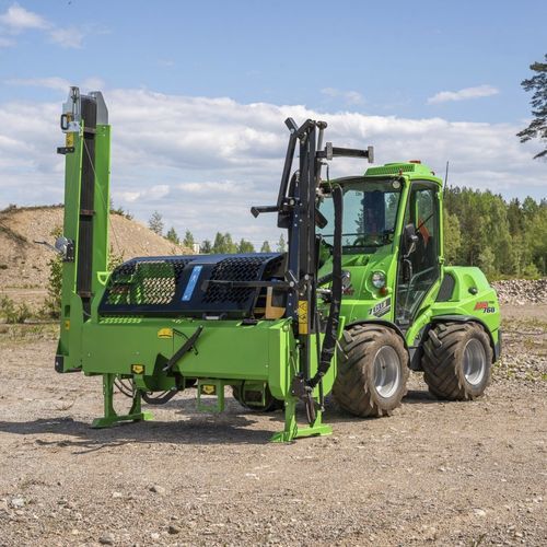 Processador de lenha com motosserra - A446852 - Avant Tecno Oy - com esteira transportadora