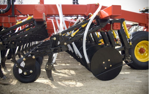 Semeadora de fluxo contínuo pneumática - 3320 XTC - Bourgault Industries Ltd.