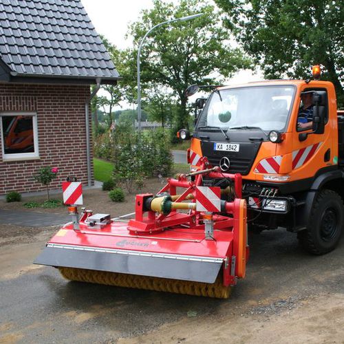 Varredora montada - SFK series - Gerhard DÜCKER GmbH & Co. KG - para vias públicas / frontal
