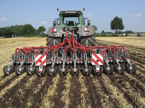 Implemento para preparo do solo em faixas rotativo - XTill VarioCrop - Hugo Vogelsang Maschinenbau GmbH - para trigo
