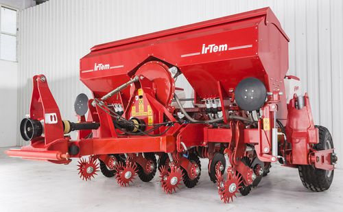 Semeadora de precisão pneumática - Irtem Agrimachines - de 4 linhas / montada em trator / com sistema de distribuição de adubo