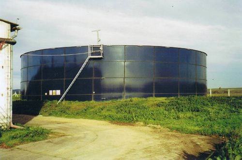 Tanque para esterco líquido - Lothar Becker Agrartechnik GmbH - em concreto / em aço inoxidável / com agitador