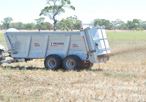 Vagão distribuidor de esterco de arrasto - M2070, M2470 - PICHON - com batedores verticais / tandem