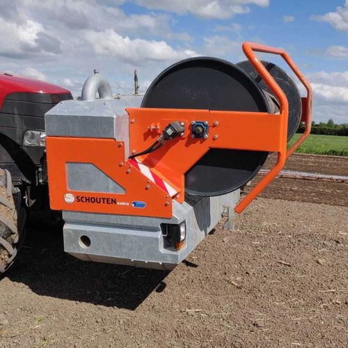 Enrolador de irrigação hidráulico - COBRA  - Schouten Machines B.V. - montado em trator