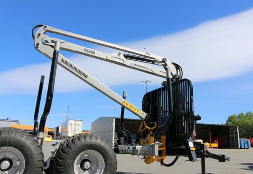 Grua florestal montada em carreta - P5600 P - Trejon AB - com lança articulada