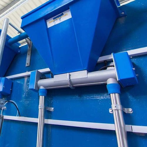 Tremonha de alimentação para bovinos - Dairymaster - metálica / automática / programável