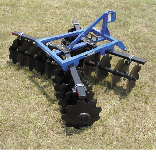 Grade de discos montada - 1D series - Bush Hog Inc. - articulada em 2 seções / com engate em 3 pontos