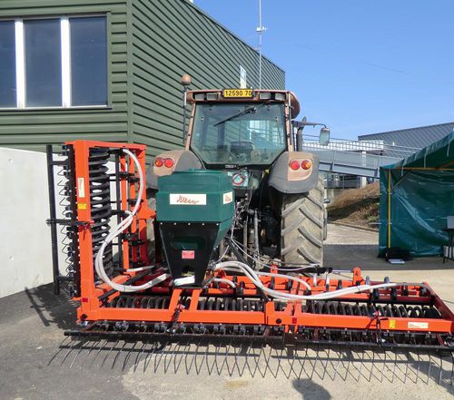Semeadora de fluxo contínuo pneumática - S Series - Jurane Agriculture - de hastes / montada em trator / com engate em 3 pontos