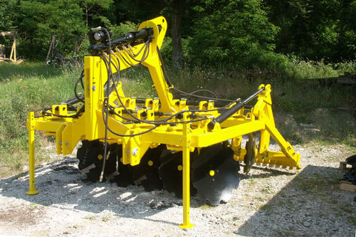 Grade de discos montada - CRABE - KIRPY - articulada em 2 seções / com ajuste hidráulico / com engate em 3 pontos