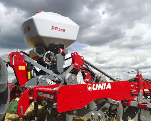 Semeadora de fluxo contínuo pneumática - FP 250/550 - Unia - montada em trator / com engate em 3 pontos
