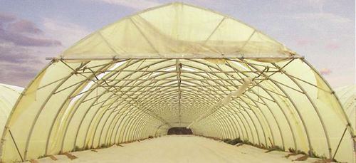 Estufa tipo túnel com um único vão - Ogive - CMF project - em material plástico