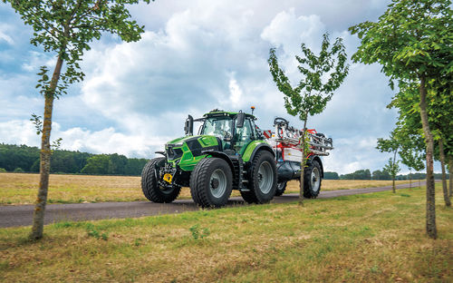 Trator Powershift - 6 SERIES - Deutz-Fahr - de 4 cilindros / de 6 cilindros / com tomada de força frontal