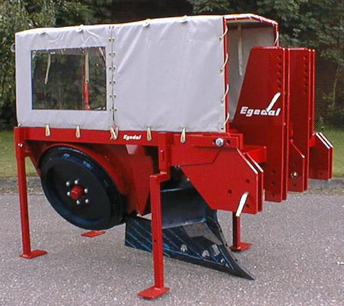 Transplantadora de árvores - OK - Egedal Maskinenfabrik - automática / de 1 linha / de arrasto