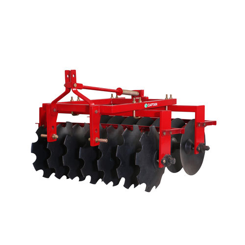 Grade de discos montada - CAPTAIN TRACTORS PVT. Ltd - articulada em 2 seções / com engate em 3 pontos