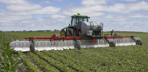 Pulverizador para grandes áreas de cultivo - 642E - Willmar Fabrication, LLC - com braços retráteis / com campânulas / com engate em 3 pontos