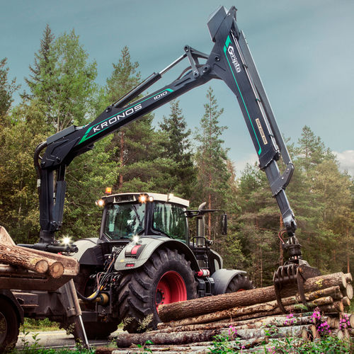 Grua florestal montada em carreta - Gripto 1010 - Wikar Oy AB - com lança articulada