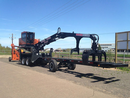 Grua florestal montada em carreta - 295ML - barko - montada em caminhão / com lança articulada