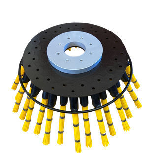 Vassoura montada em trator - Black Splitter GmbH
