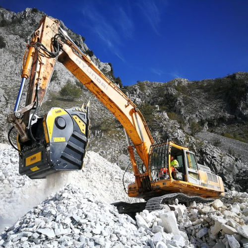 Triturador de pedras com ajuste hidráulico - BF135.8 - MB Crusher