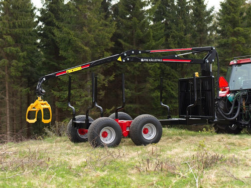 Grua florestal montada em carreta - P52 - FTG | Källefall - montada em trator / com lança articulada / para triturador de galhos
