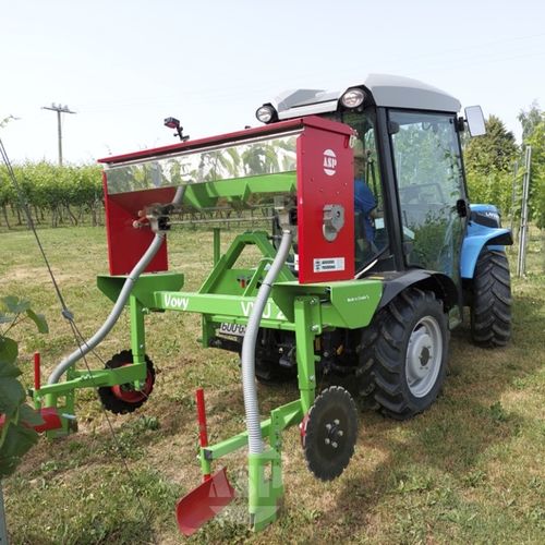 Adubadeira com engate em 3 pontos - VOVY - Agroservis - proizvodnja d.o.o. - seca / granulada / para vinha