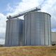 silo para cereais / metálico / redondo / com fundo plano